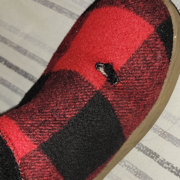 Women's plaid cozy boots ( left boot has a rip) other than that excellent - Picture 2 of 6